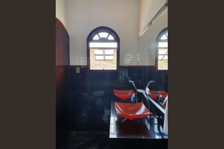 Casa à venda com 176m², 3 quartos e 2 vagasBanheiro