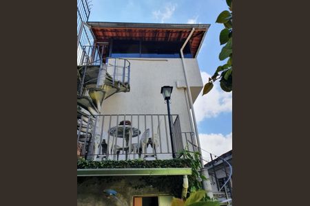 Casa à venda com 176m², 3 quartos e 2 vagasEscada