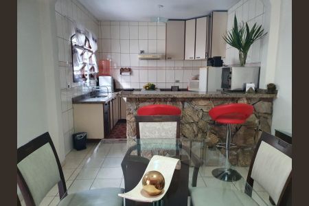 Casa à venda com 176m², 3 quartos e 2 vagasCozinha