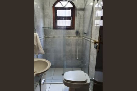 Casa à venda com 176m², 3 quartos e 2 vagasBanheiro