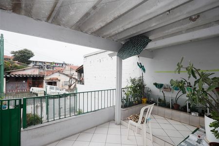 Casa à venda com 105m², 3 quartos e 2 vagas Casa à venda com 105m², 3 quartos e 2 vagasVaranda