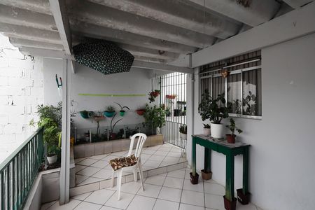 Casa à venda com 105m², 3 quartos e 2 vagas Casa à venda com 105m², 3 quartos e 2 vagasVaranda