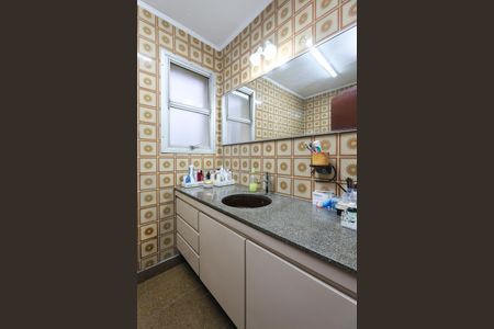 Apartamento à venda com 178m², 4 quartos e 3 vagas Apartamento à venda com 178m², 4 quartos e 3 vagasBanheiro da Suíte 1