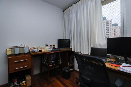 Apartamento à venda com 178m², 4 quartos e 3 vagas Apartamento à venda com 178m², 4 quartos e 3 vagasSuíte 2