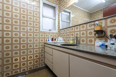 Apartamento à venda com 178m², 4 quartos e 3 vagas Apartamento à venda com 178m², 4 quartos e 3 vagasBanheiro da Suíte 1