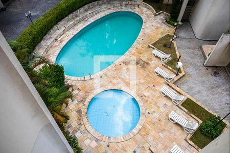 Apartamento à venda com 178m², 4 quartos e 3 vagas Apartamento à venda com 178m², 4 quartos e 3 vagasÁrea comum - Piscina