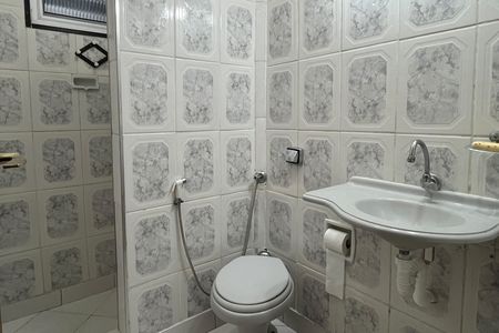 Banheiro  de kitnet/studio para alugar com 1 quarto, 35m² em Embaré, Santos