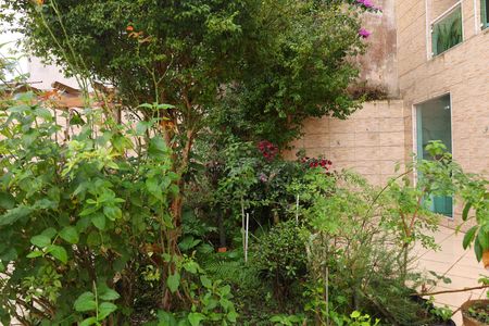 Casa à venda com 320m², 3 quartos e 5 vagasQuintal - Jardim