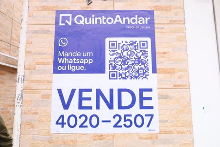 Casa à venda com 320m², 3 quartos e 5 vagasPlaca instalada na fachada do condomínio - Código da placa: HBJM-4