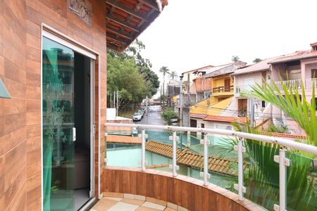 Casa à venda com 320m², 3 quartos e 5 vagasVaranda 2