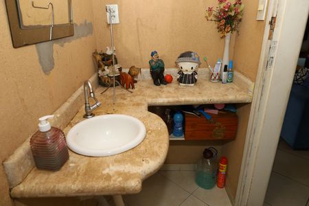 Casa à venda com 320m², 3 quartos e 5 vagasBanheiro 3 - Lavabo