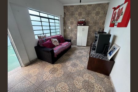 Casa à venda com 141m², 4 quartos e 3 vagas Casa à venda com 141m², 4 quartos e 3 vagasSala