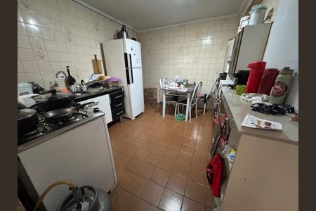 Casa à venda com 141m², 4 quartos e 3 vagas Casa à venda com 141m², 4 quartos e 3 vagasCozinha