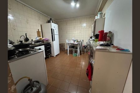 Casa à venda com 141m², 4 quartos e 3 vagas Casa à venda com 141m², 4 quartos e 3 vagasCozinha
