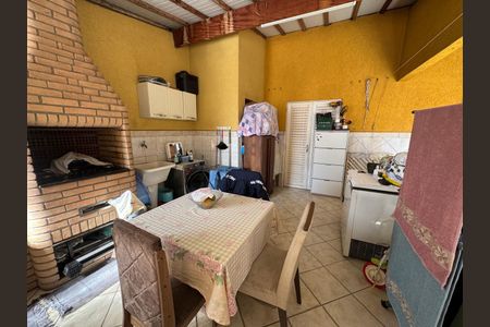 Casa à venda com 150m², 3 quartos e 2 vagas Casa à venda com 150m², 3 quartos e 2 vagasÁrea externa