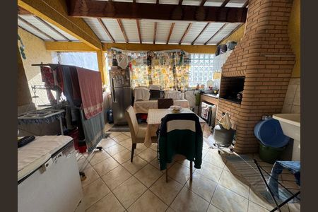 Casa à venda com 150m², 3 quartos e 2 vagas Casa à venda com 150m², 3 quartos e 2 vagasÁrea externa