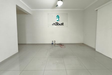 Casa para alugar com 370m², 4 quartos e 3 vagas Casa para alugar com 370m², 4 quartos e 3 vagasSala