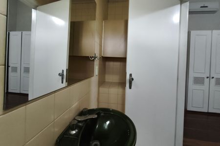 Casa para alugar com 370m², 4 quartos e 3 vagas Casa para alugar com 370m², 4 quartos e 3 vagasBanheiro Suíte