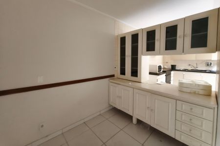 Casa para alugar com 370m², 4 quartos e 3 vagas Casa para alugar com 370m², 4 quartos e 3 vagasCozinha