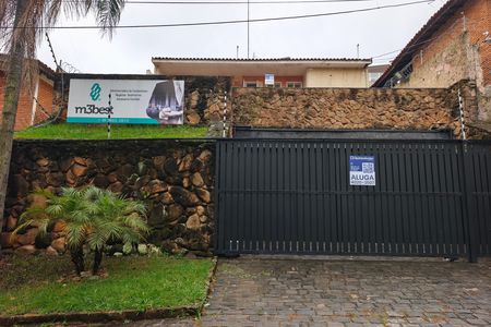 Casa para alugar com 370m², 4 quartos e 3 vagas Casa para alugar com 370m², 4 quartos e 3 vagasFachada