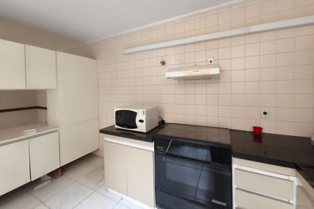 Casa para alugar com 370m², 4 quartos e 3 vagas Casa para alugar com 370m², 4 quartos e 3 vagasCozinha
