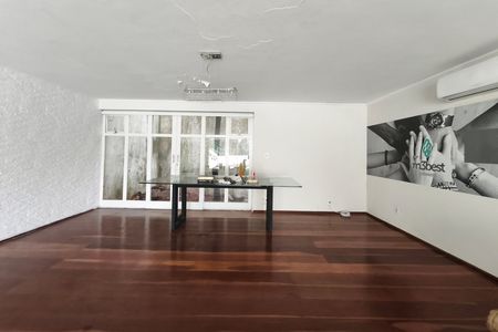 Casa para alugar com 370m², 4 quartos e 3 vagas Casa para alugar com 370m², 4 quartos e 3 vagasSala de Jantar