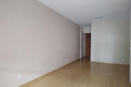 Apartamento para alugar com 107m², 3 quartos e 1 vaga Apartamento para alugar com 107m², 3 quartos e 1 vagaSala