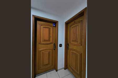 Apartamento para alugar com 107m², 3 quartos e 1 vagaEntrada - Lockbox