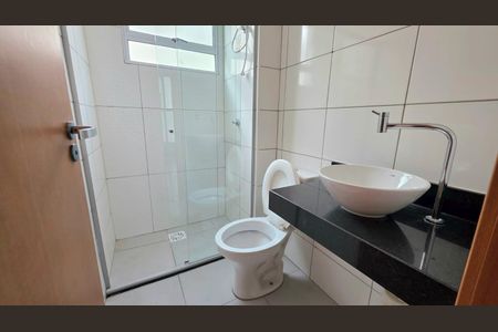 Banheiro de apartamento à venda com 2 quartos, 41m² em Ovídeo Guerra, Lagoa Santa