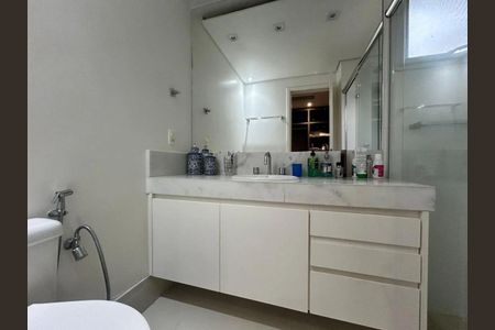 Casa de condomínio à venda com 158m², 3 quartos e 2 vagasBanheiro