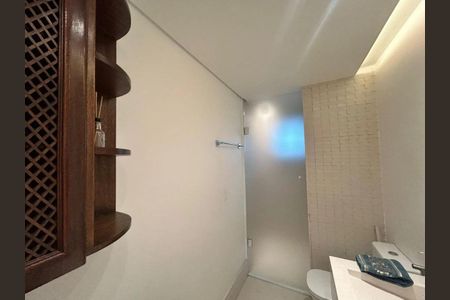 Casa de condomínio à venda com 158m², 3 quartos e 2 vagasBanheiro