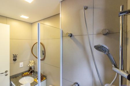 Banheiro de kitnet/studio para alugar com 1 quarto, 26m² em Pinheiros, São Paulo
