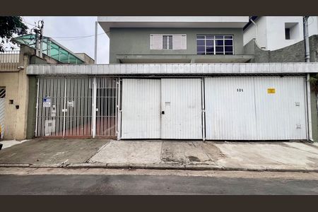 Casa para alugar com 289m², 3 quartos e 4 vagas Casa para alugar com 289m², 3 quartos e 4 vagasFachada