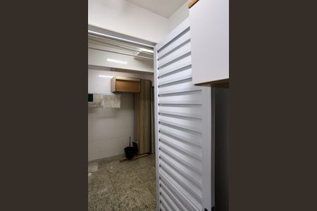 Apartamento para alugar com 170m², 4 quartos e 2 vagas Apartamento para alugar com 170m², 4 quartos e 2 vagasBanheiro de serviço