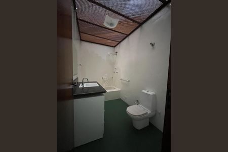 Banheiro  de casa à venda com 3 quartos, 138m² em Vila Cordeiro, São Paulo