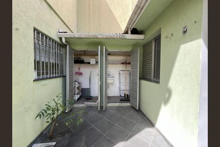 Área externa de casa para alugar com 3 quartos, 138m² em Vila Cordeiro, São Paulo