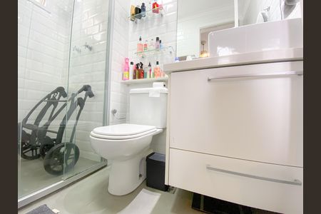 Apartamento à venda com 70m², 3 quartos e 1 vaga Apartamento à venda com 70m², 3 quartos e 1 vagaBanheiro Suíte