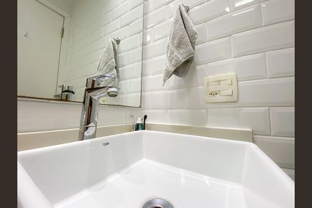 Apartamento à venda com 70m², 3 quartos e 1 vaga Apartamento à venda com 70m², 3 quartos e 1 vagaBanheiro Suíte