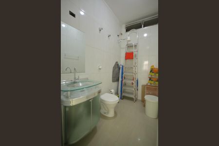 Apartamento à venda com 77m², 2 quartos e sem vagaBanheiro 