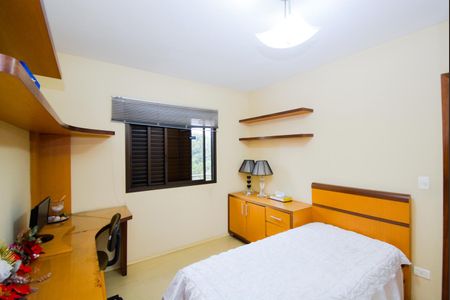 Apartamento à venda com 168m², 4 quartos e 2 vagasQuarto 2