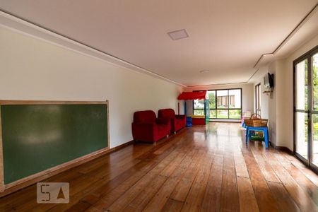 Apartamento à venda com 168m², 4 quartos e 2 vagas Apartamento à venda com 168m², 4 quartos e 2 vagasBrinquedoteca