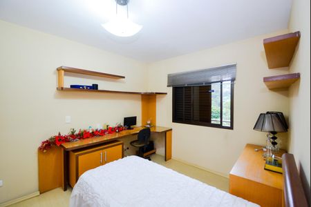 Apartamento à venda com 168m², 4 quartos e 2 vagasQuarto 2