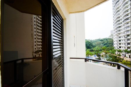 Apartamento à venda com 168m², 4 quartos e 2 vagasVaranda do Quarto 3 - Suíte