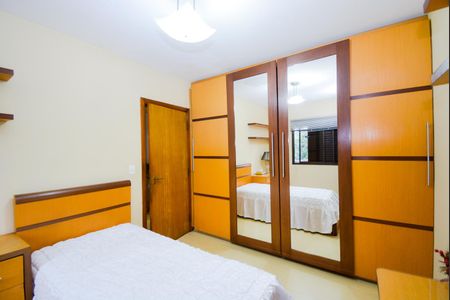 Apartamento à venda com 168m², 4 quartos e 2 vagasQuarto 2