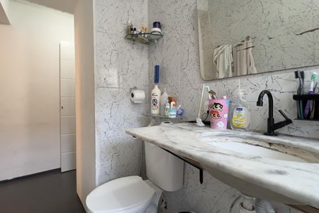 Casa para alugar com 110m², 2 quartos e sem vaga Casa para alugar com 110m², 2 quartos e sem vagaBanheiro da Suíte 2