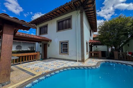 Casa à venda com 470m², 4 quartos e 6 vagas