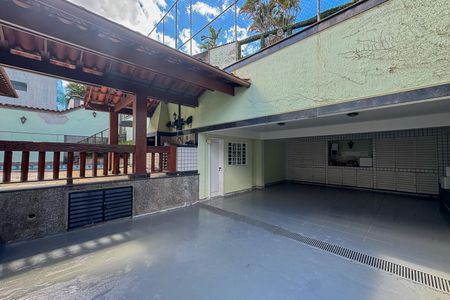 Casa à venda com 470m², 4 quartos e 6 vagas