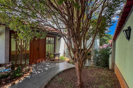 Casa à venda com 470m², 4 quartos e 6 vagas