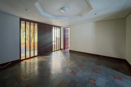 Casa à venda com 470m², 4 quartos e 6 vagas