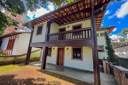 Casa à venda com 470m², 4 quartos e 6 vagas